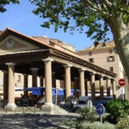 Marche Couvert LʼÎle-Rousse