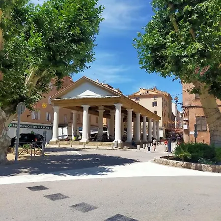 Marche Couvert Apartment LʼÎle-Rousse